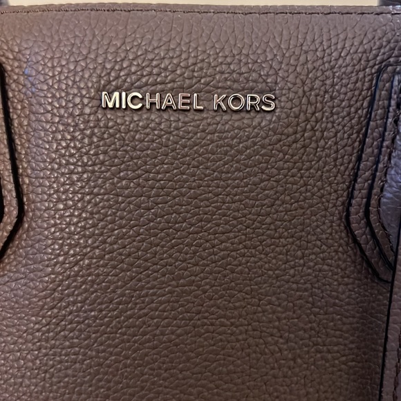 Michael kors taupe accordion medium bag with silver hardware. - Picture 7 of 12